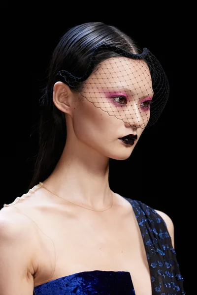 Look 75